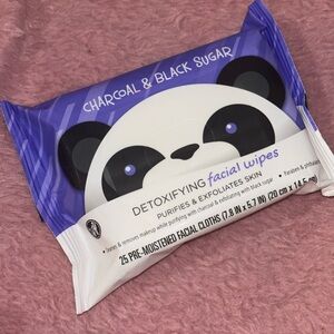 Charcoal & Black Sugar Detoxifying Facial Wipes.